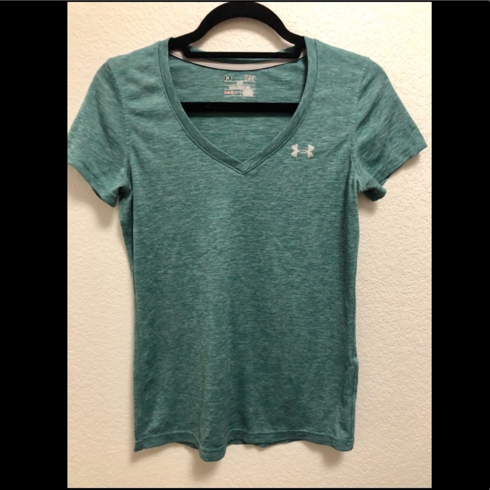 SOLD🌟UNDERARMOR active top🌟